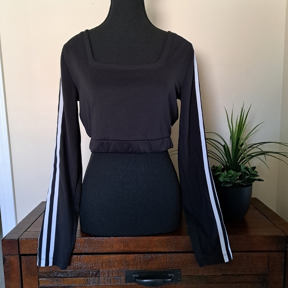 Adidas Crop Top Black White Womens Size Medium Primeblue Trendy 3 Stripe - Picture 3 of 10